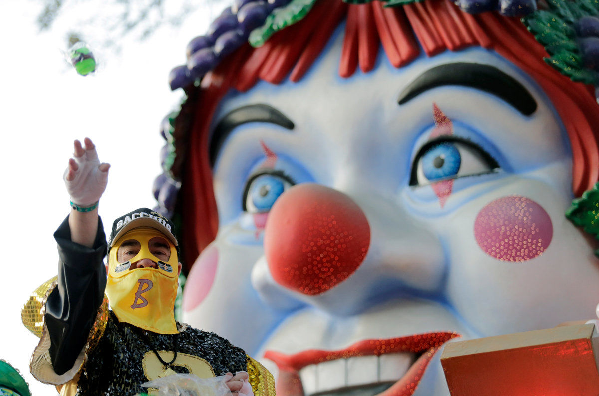 Krewe of Bacchus 2017 rolls in New Orleans: See Mardi Gras parade photos